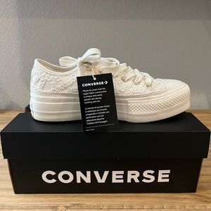 Converse Chuck Taylor All Star Lift Platform Daisy Cord